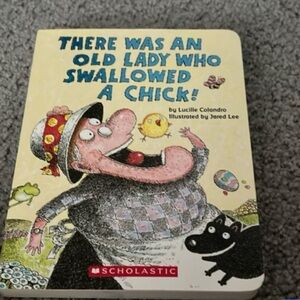 Scholastic Children's Book - There Was an Old Lady Who Swallowed a Chick (2)